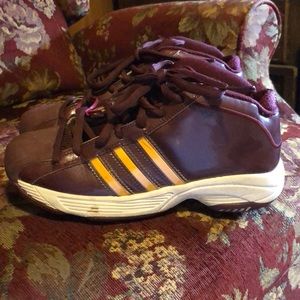 Adidas Basketball Shoe Size 6.5 Kids -8 Woman.